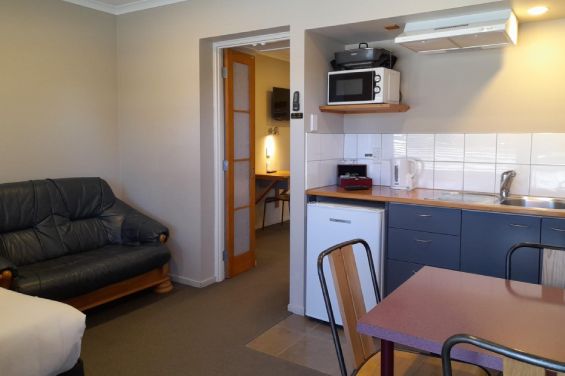 1 Bedroom Motel Unit - kitchenette