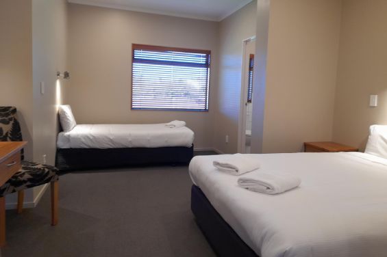 1 Bedroom Motel Unit - beds