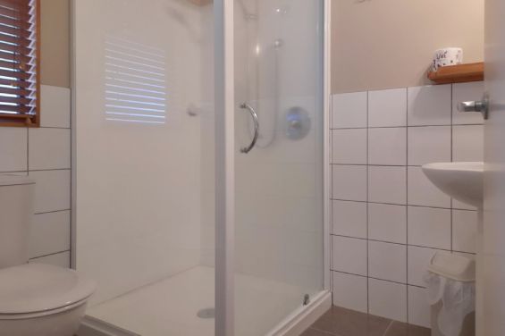 Family Motel Unit - bathroom